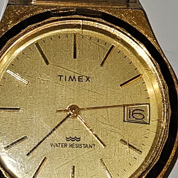 Vintage Timex Gold-Tone Expansion Watch – Classic Elegance - Picture 5 of 11